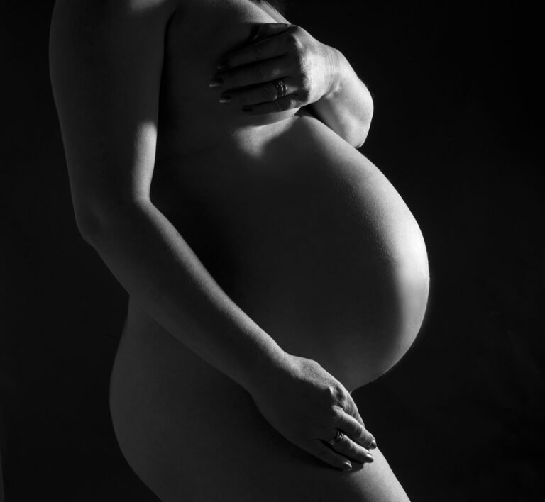 pregnant-3435040_1920